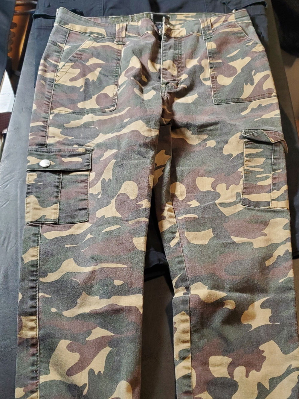 V.i.p Camo Size 13/14 Jean /Bessica Simpaon Black Size 6 Cargo Pant
